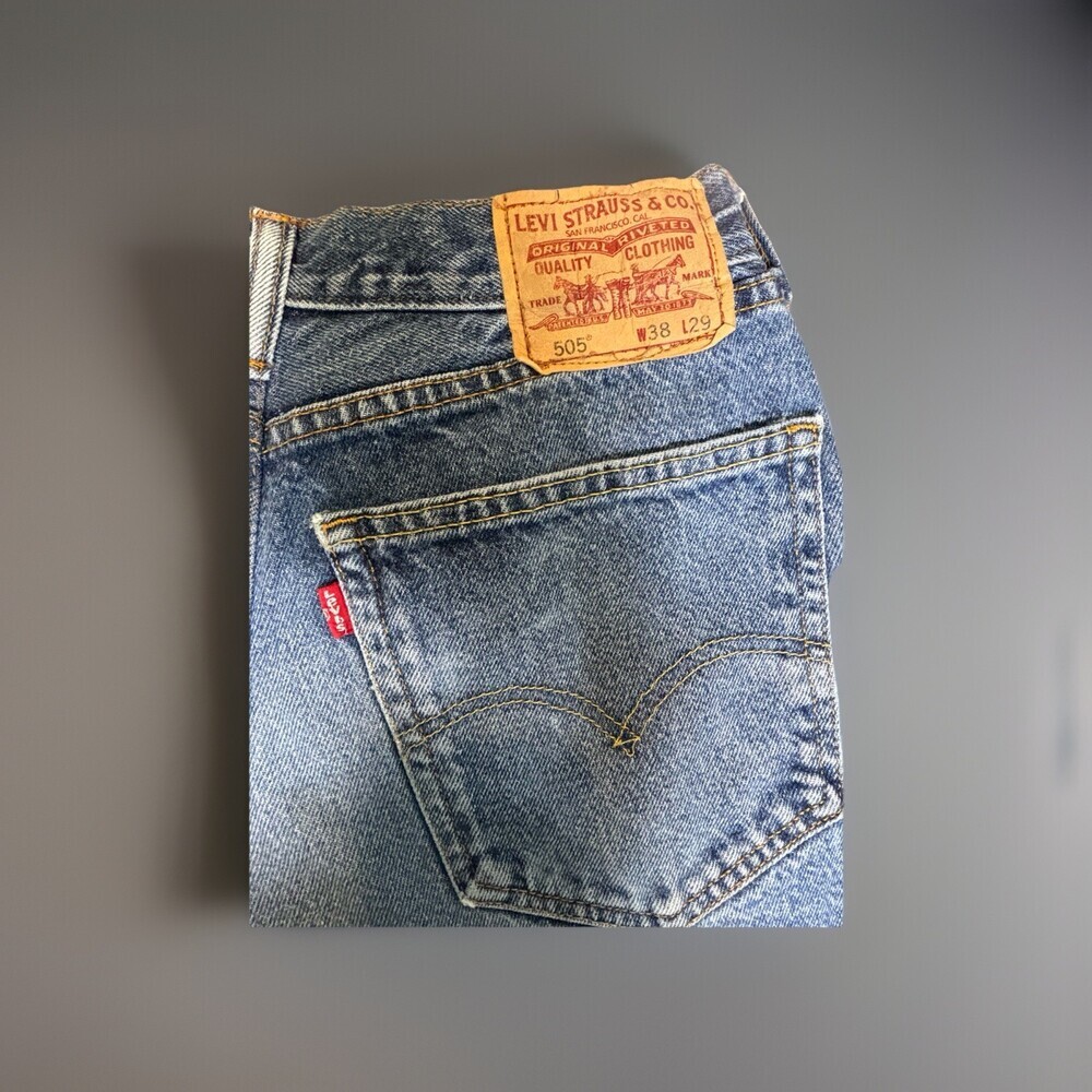 Women’s Size 26 Vintage Levi Cutoffs. Crisp, Clean. The Perfect Denim Shorts. - Picture 6 of 11